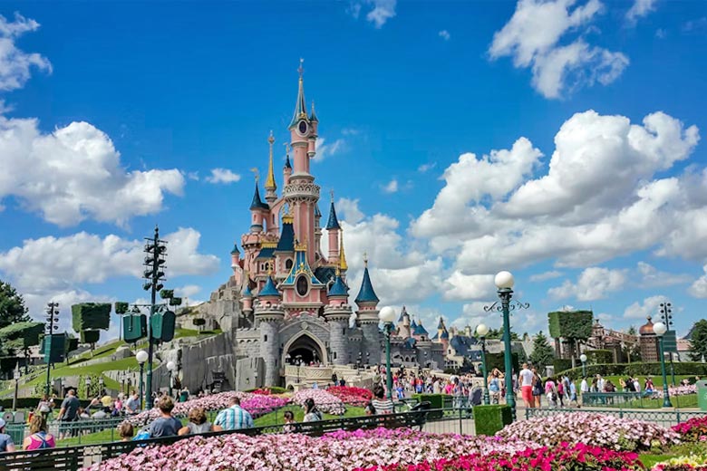Disneyland Paris or Parc Ast&eacute;rix: which theme park should you visit?