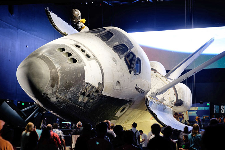 Up close with the Space Shuttle at the Kennedy Space Center © Håkan Dahlström - Flickr Creative Commons