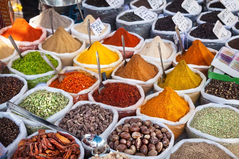 Spices from the plantations on sale in a Goa market, India © By Heaven - Fotolia.com