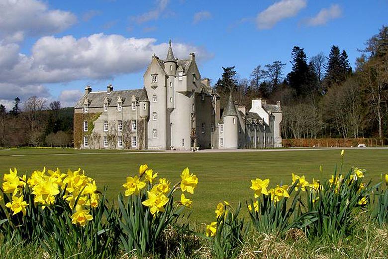 Springtime at Ballindalloch Castle © Elizabeth Oliver - Flickr Creative Commons