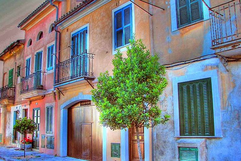 Town houses, Palma Majorca © Fincamallorca - Wikimedia Commons