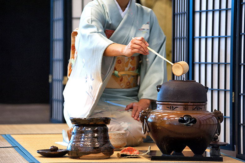 A traditional Japanese tea ceremony in Tokyo © zummolo- Fotolia.com