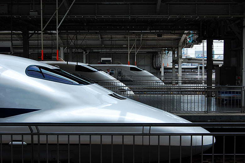Trains at Shin-Osaka station © Jay Taylor - Flickr Creative Commons