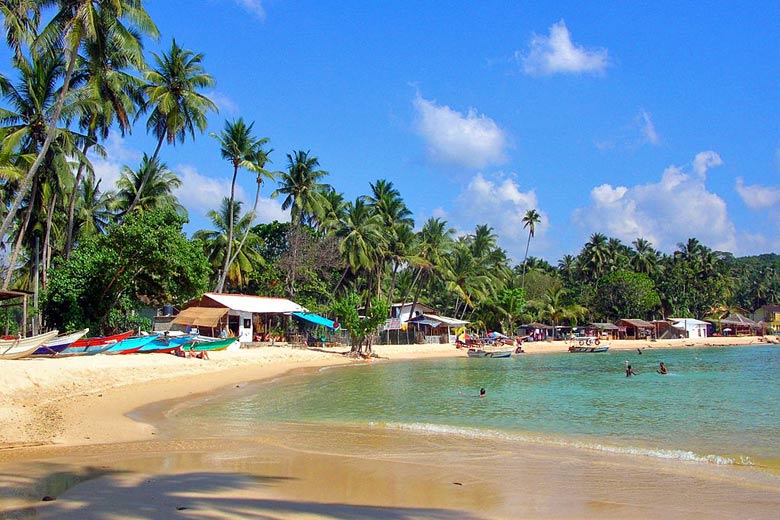 Beach holidays to Sri Lanka © <a href='https://commons.wikimedia.org/wiki/File:Unawatuna.jpg' target='new window o107006' rel='nofollow'>Bernard Gagnon</a> - Wikimedia <a href='https://creativecommons.org/licenses/by-sa/3.0/deed.en' target='new window l107006' rel='nofollow'>CC BY-SA 3.0</a>