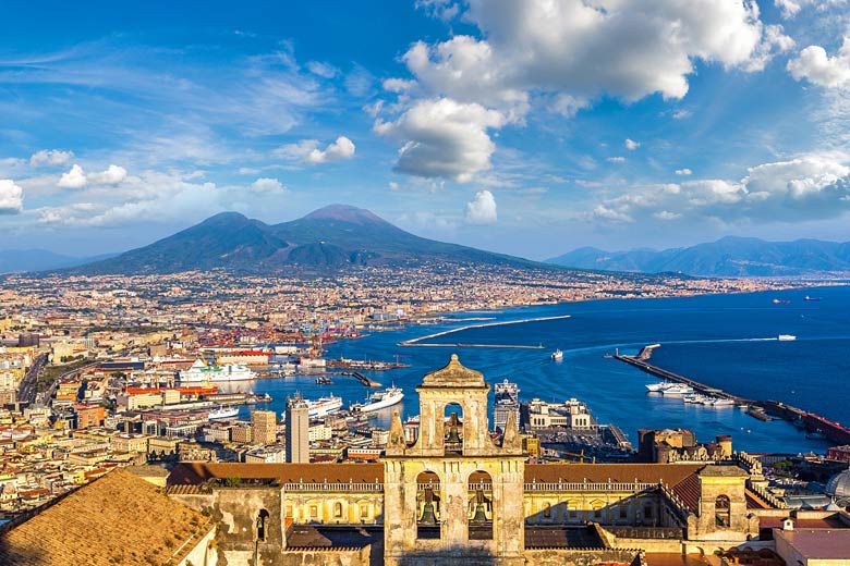 Mighty Mount Vesuvius and the Bay of Naples © Sergii Figurnyi - Fotolia.com