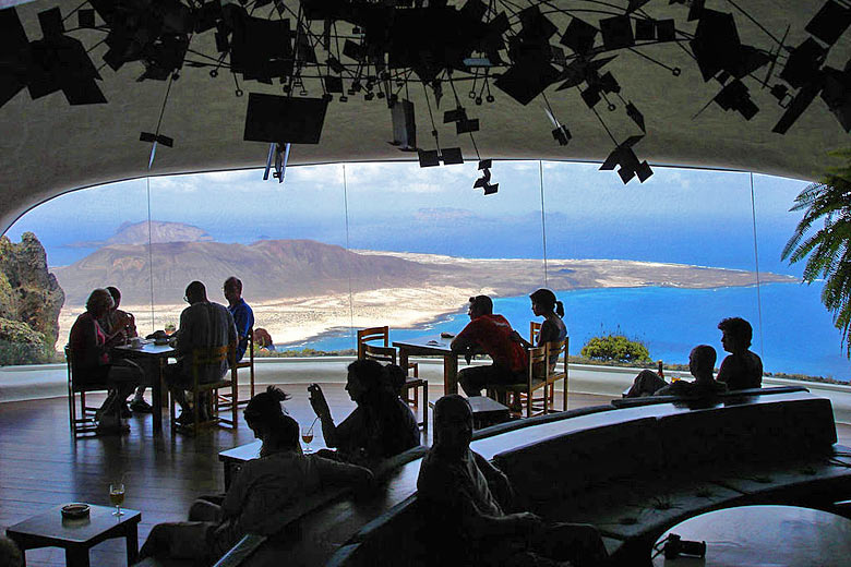 The view from Mirador del Río © Christian Freiherr von der Ropp - Wikimedia Commons