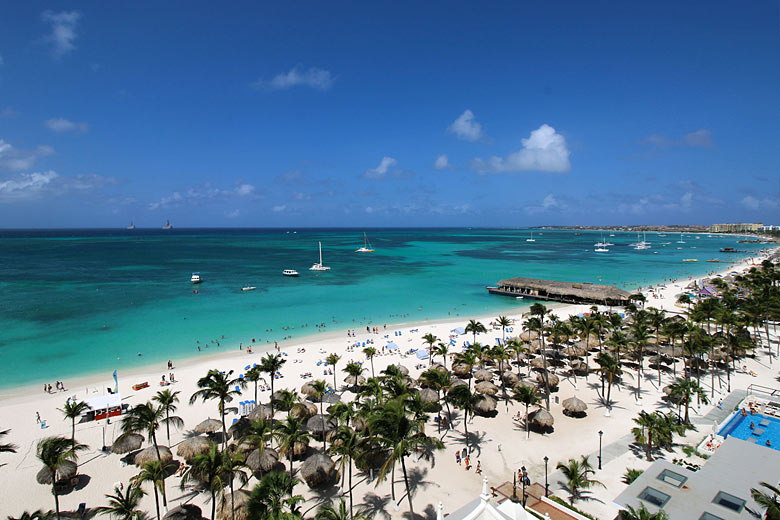 View of Palm Beach from the Riu Palace Hotel, Aruba © Ariel Vega Valenzuela - Flickr Creative Commons