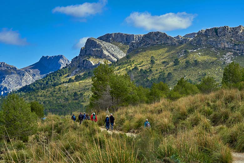 Walking in the mountains of Majorca © Graeme Churchard - Flickr Creative Commons
