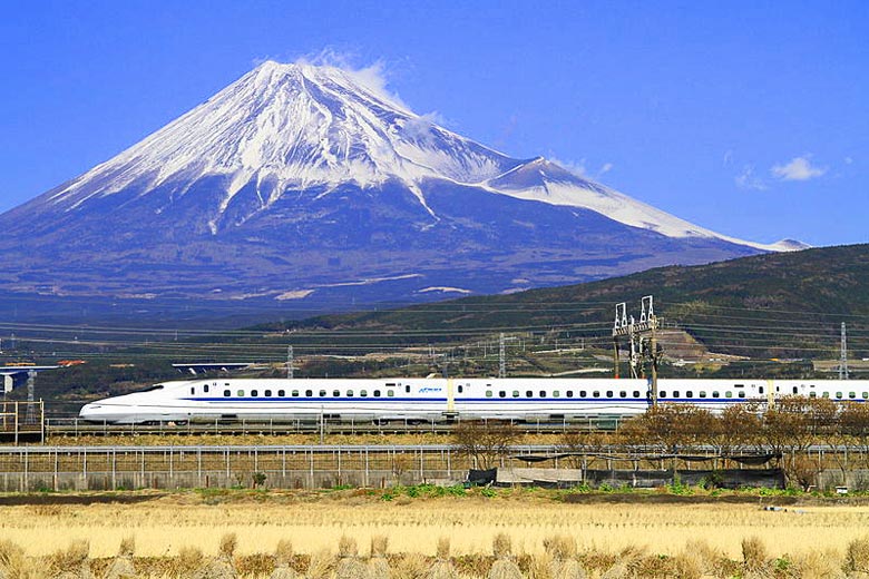 Bullet train speeding past Mount Fuji, Japan © Tansaisuketti - Wikimedia Commons