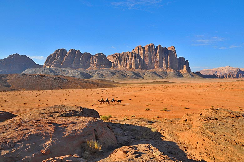 Camel safari in Wadi Rum, Jordan © Hiking in Jordan - Flickr Creative Creative Commons