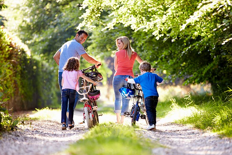 Family short break weekend in the country © Monkey Business - Adobe Stock Image