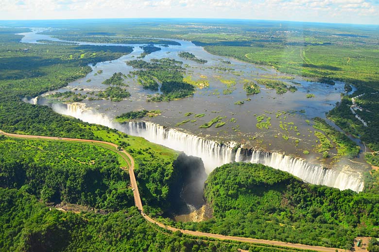 Helicopter flight over Victoria Falls © Catherine Falconer - Dreamstime