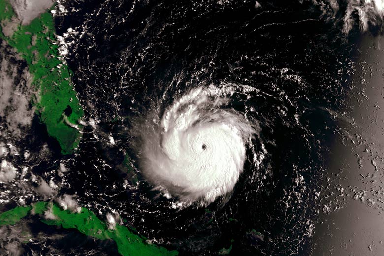 Hurricane Andrew centred 650 kms from Miami - satellite image courtesy of NOAA