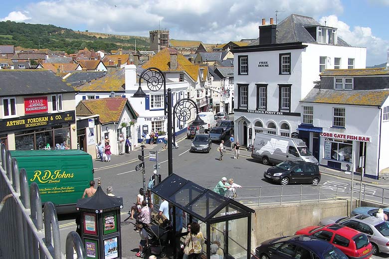 Lyme Regis and its distinctive ammonite street lamps © Adrian Pingstone - Wikimedia Commons