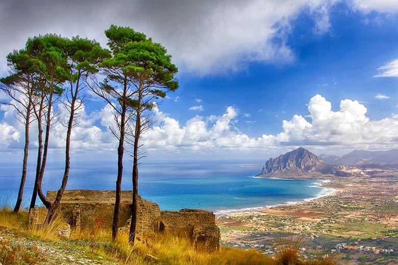 Sicily has a fascinating history, beautiful beaches and unrivalled cuisine © Guy Huntley - Flickr Creative Commons