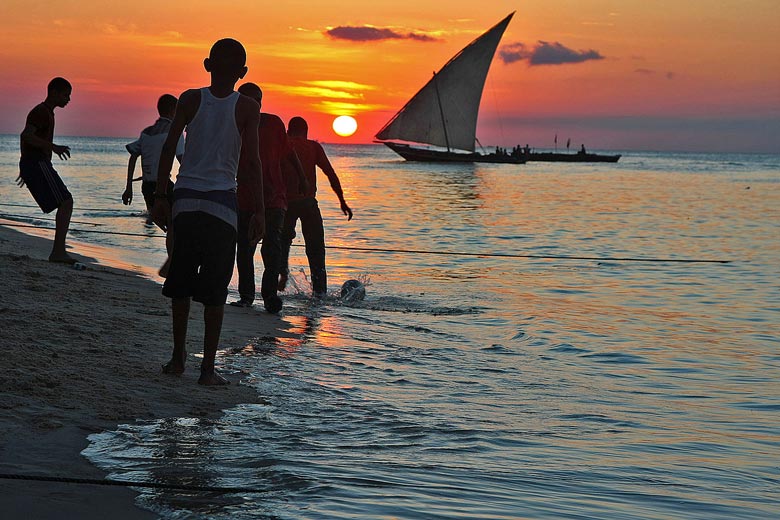 Sunset in Zanzibar © Iriano Dinelli - Wikimedia Creative Commons