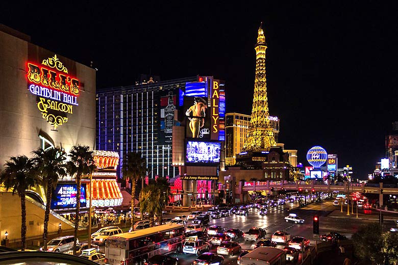 Warm evening on the Las Vegas strip © Dietmar Rabich - Wikimedia Commons