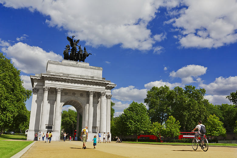 The Wellington Arch at Hyde Park Corner, London © QQ7 - Adobe Stock Image